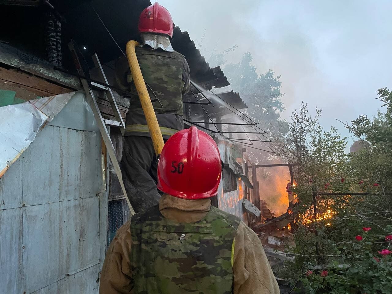 Обстрелы РФ привели к пожарам на Харьковщине