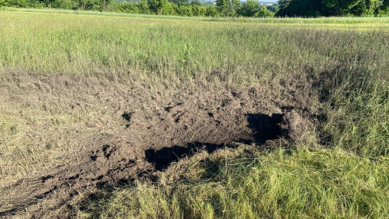 Вирва від падіння снаряду в Шалигінській громаді