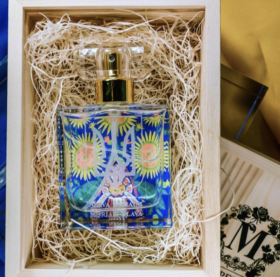 У Канаді випустили парфум "Слава Україні": частину грошей з продажу надішлють Нацбанку України