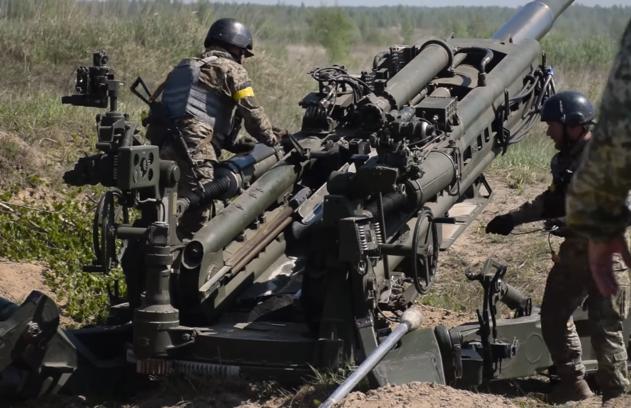 Українські артилеристи нищать окупантів