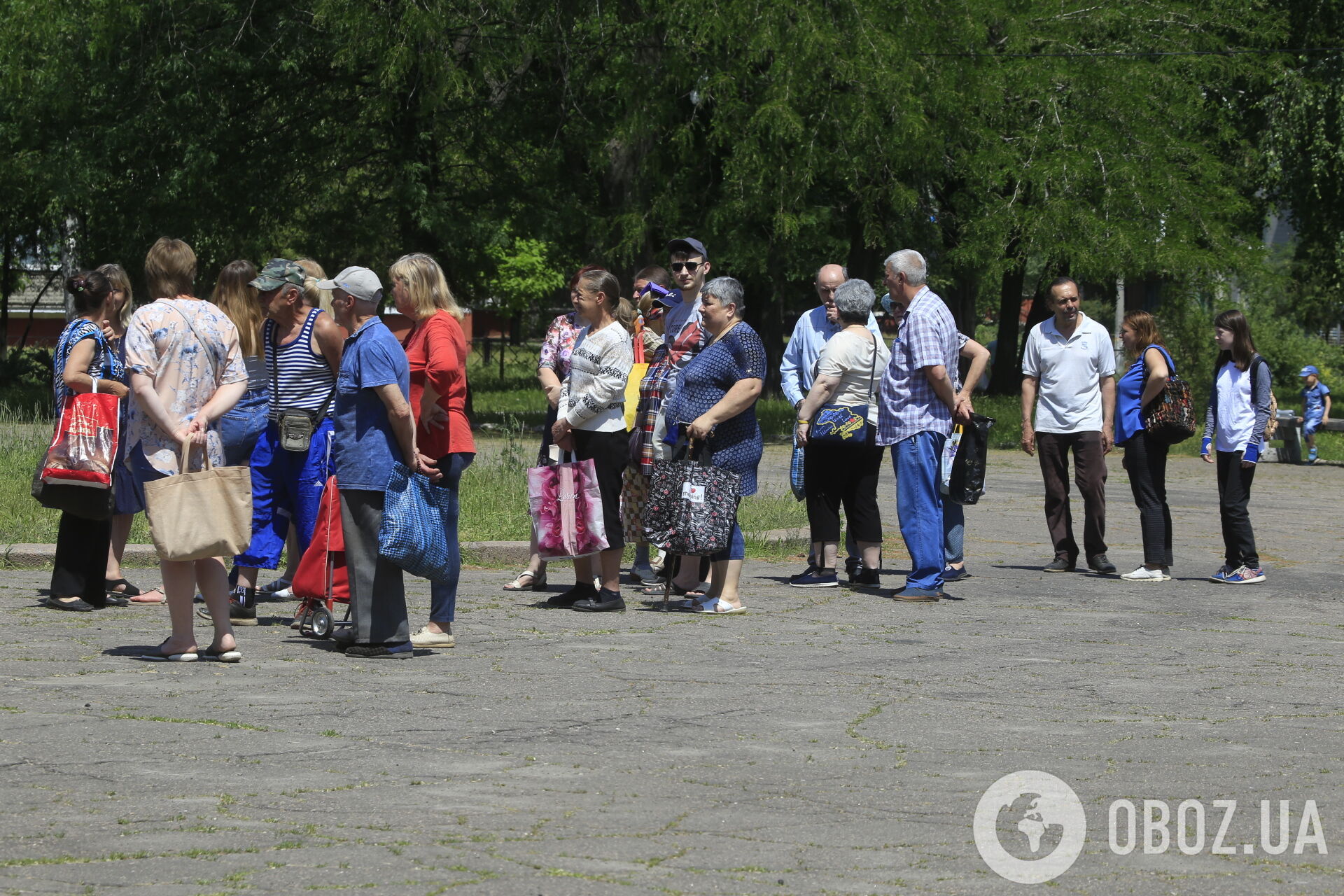 Несмотря на постоянные обстрелы, в городе остаются люди