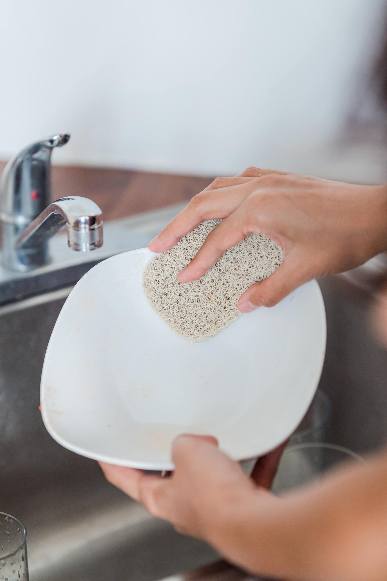 Чим відмити посуд без миючого
