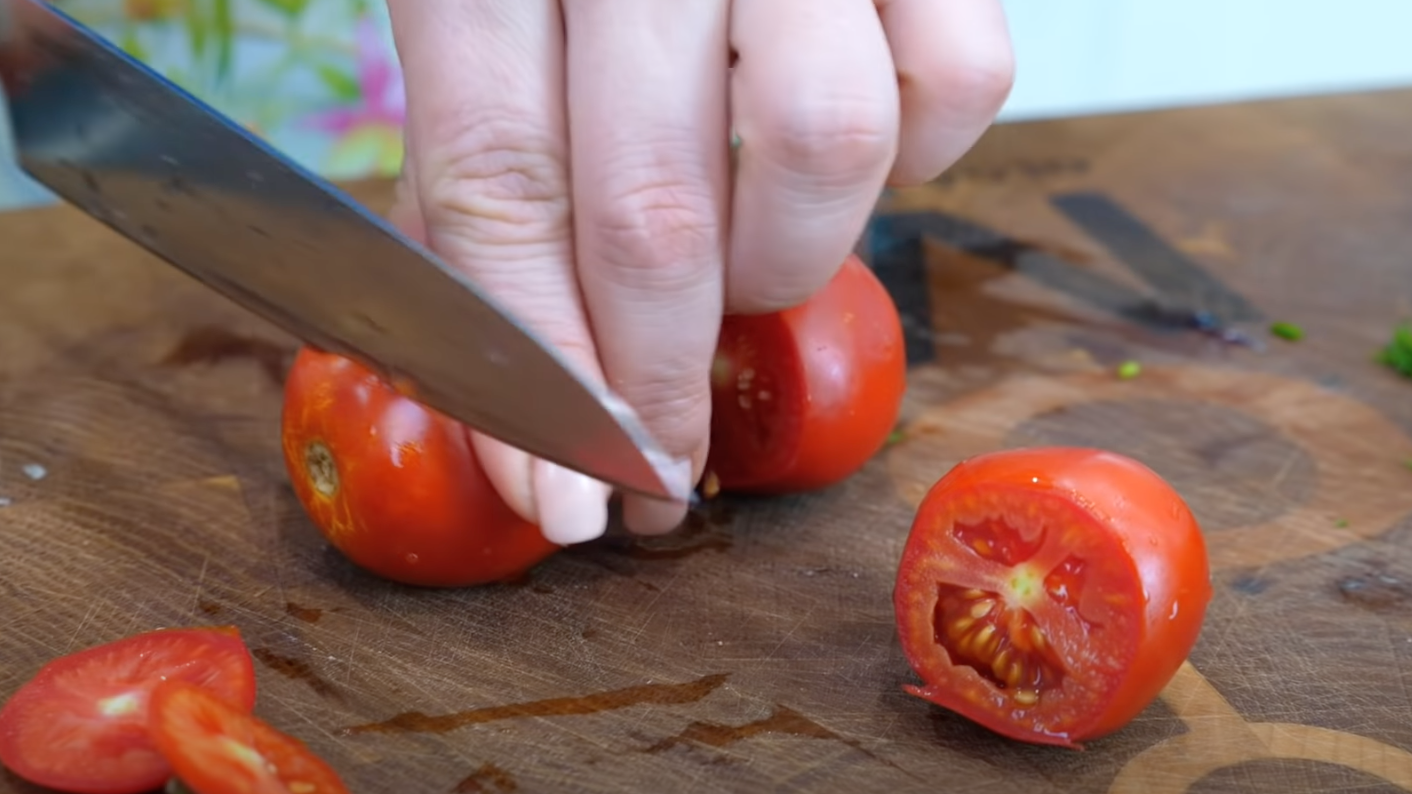 Как правильно подготовить помидоры для засолки