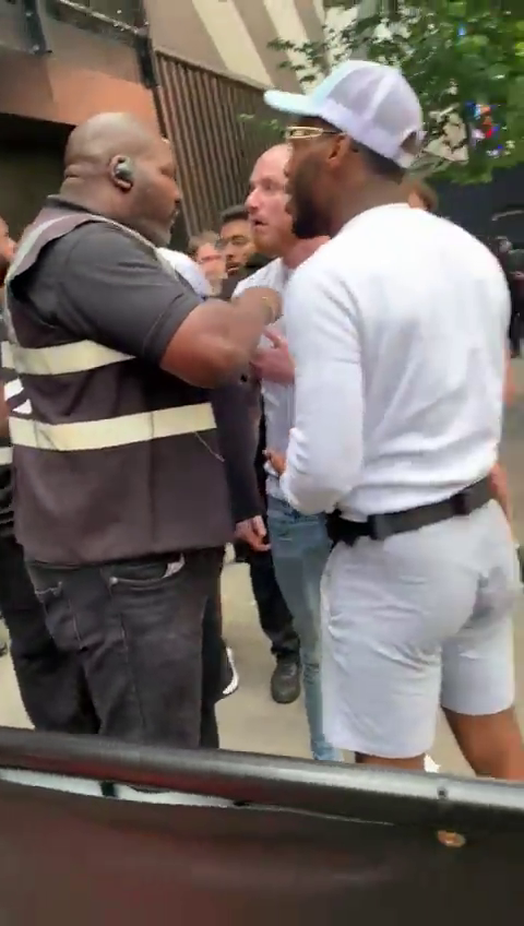 Джулиус Фрэнсис (слева)