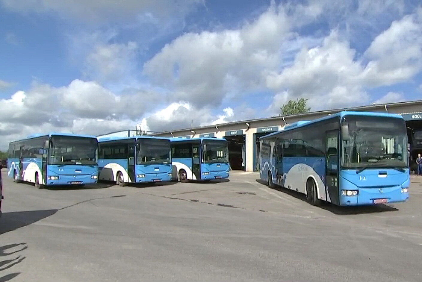 Первая партия из 5 автобусов уже отправились в Украину