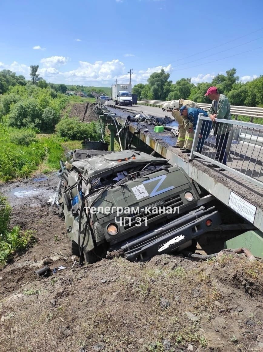 В Белгородской области слетел с моста бензовоз оккупантов