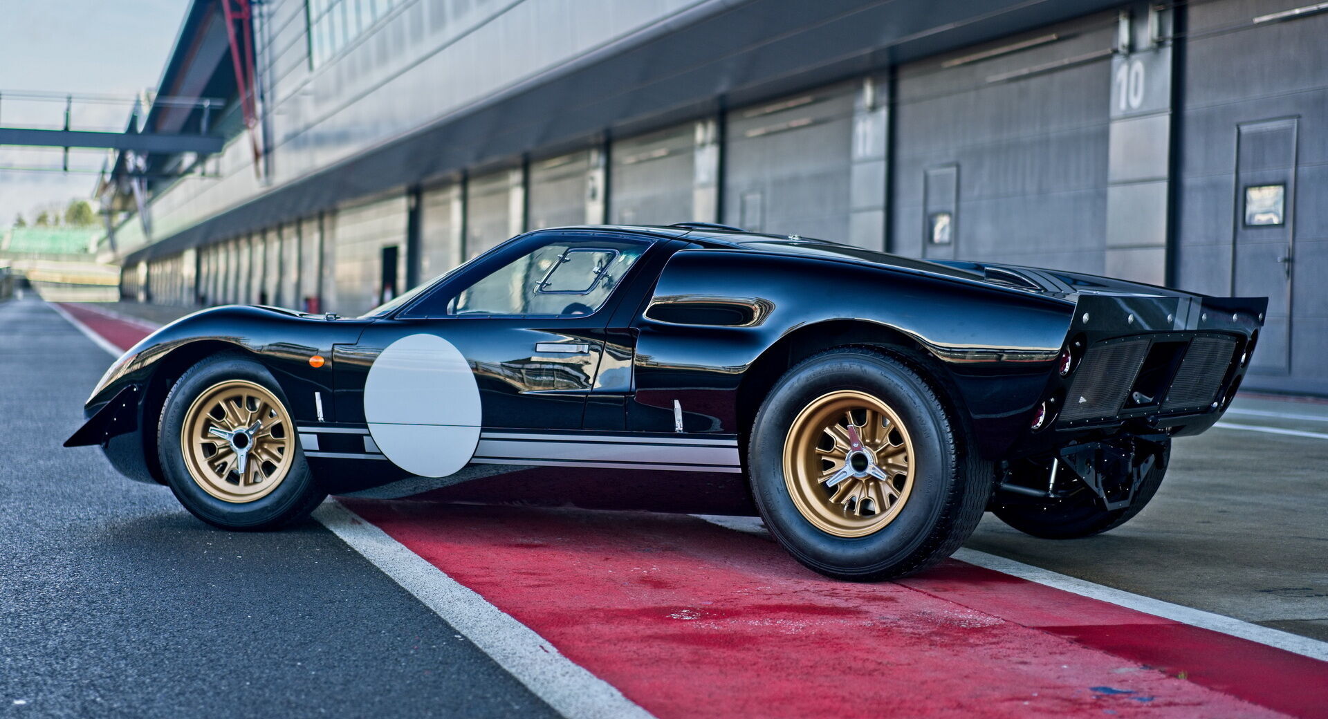 Після цілого ряду проєктів у компанії Everrati взялися за легендарний гоночний болід Ford GT40