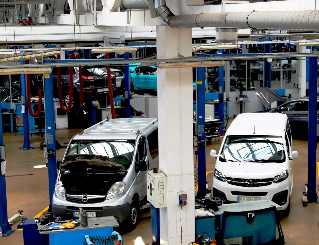 500 Peugeot, Citroёn и Opel украинских служб отремонтировали бесплатно