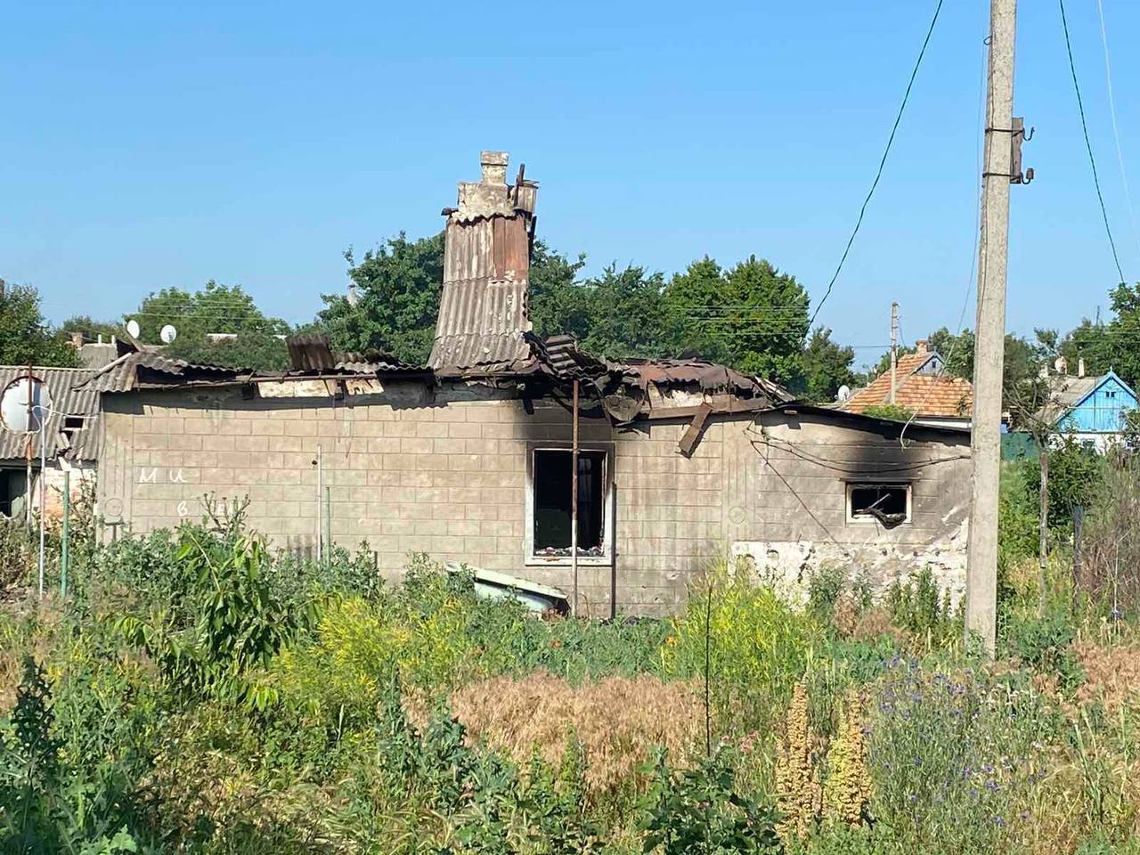 Под огонь оккупантов попали дома мирных жителей Гуляйполя, повреждены линии электропередач. Фото