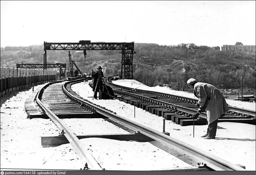 Строительство моста Метро в 1965.