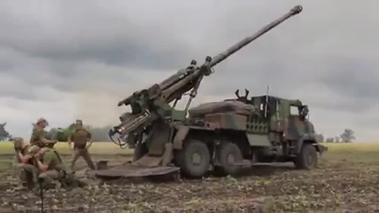 Поражает цели на расстоянии 20 км: ВСУ залпом из CAESAR уничтожили вражескую технику. Видео