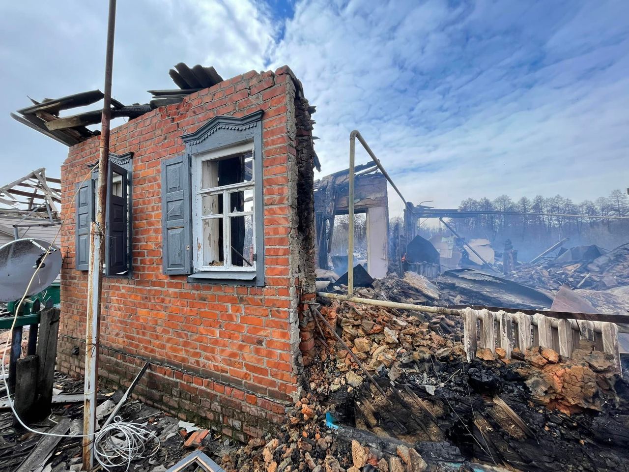"Кажуть, що це їхній будинок": футболіст "Динамо" розповів про своїх батьків у розбомбленій Охтирці