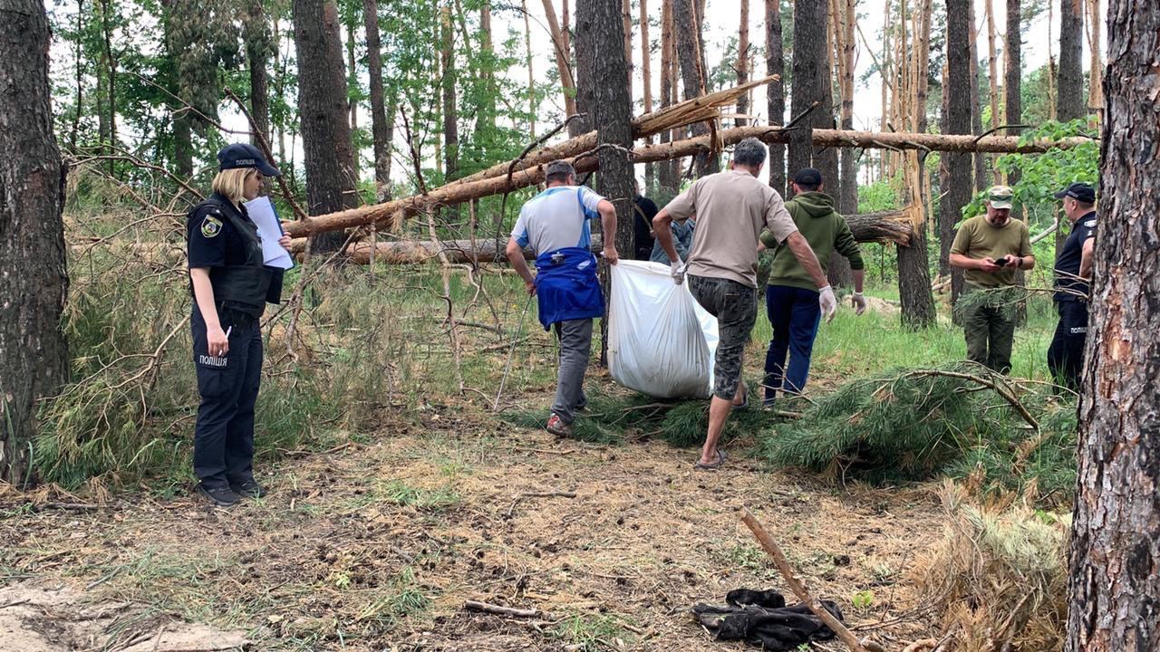 Тело направили на судебно-медицинскую экспертизу.