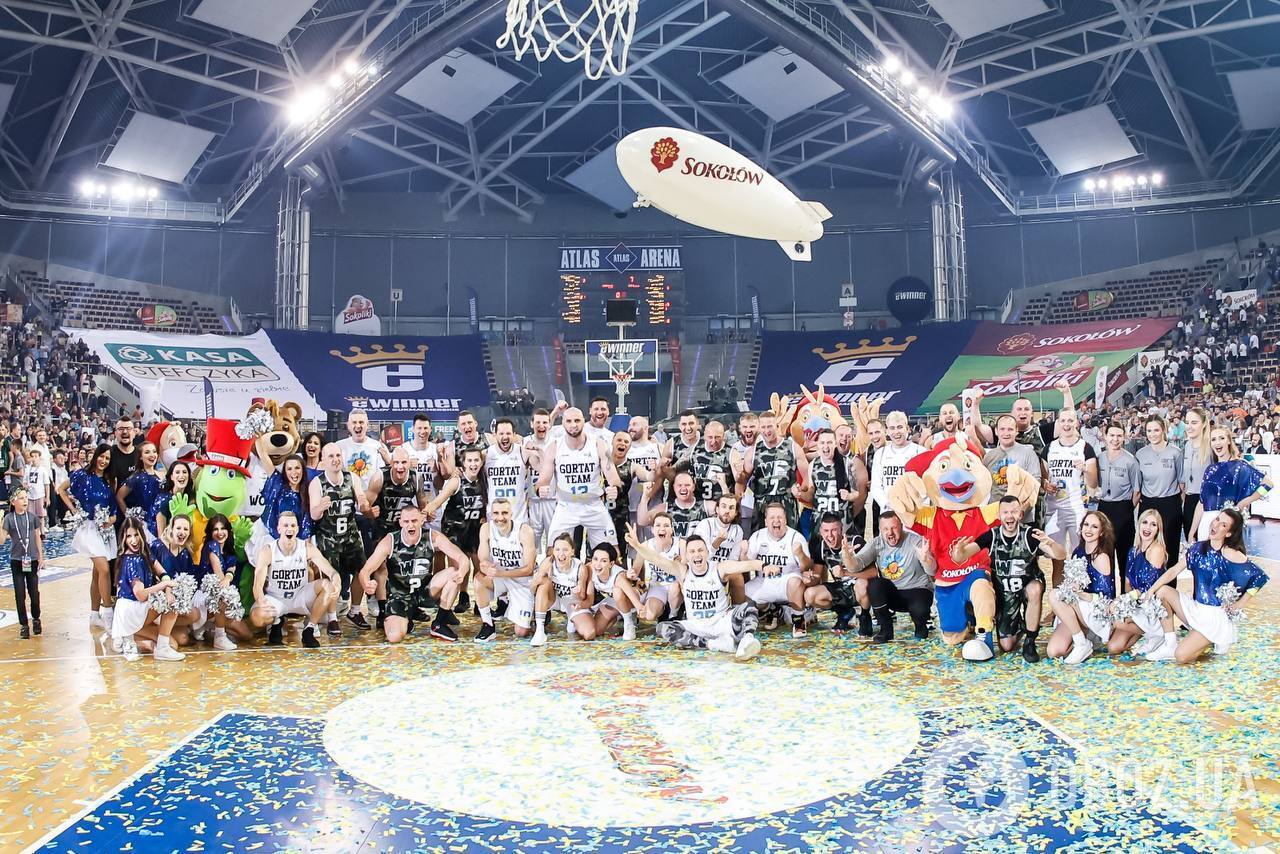 "Играем за Украину!" В Польше прошел благотворительный баскетбольный матч