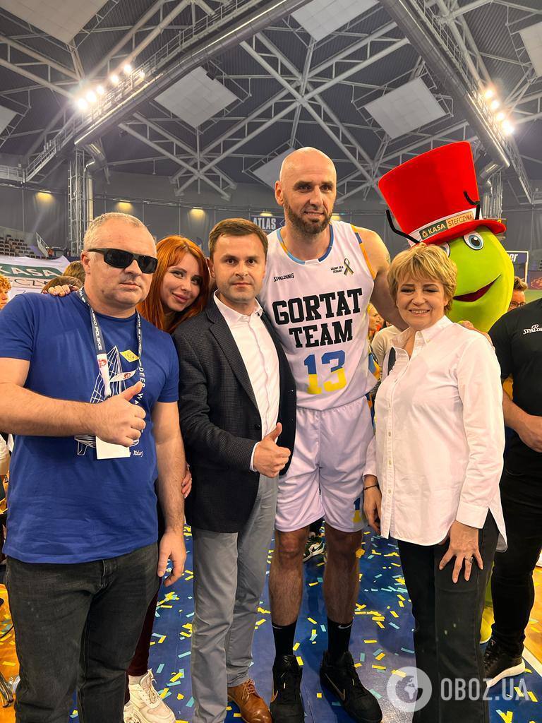 "Играем за Украину!" В Польше прошел благотворительный баскетбольный матч