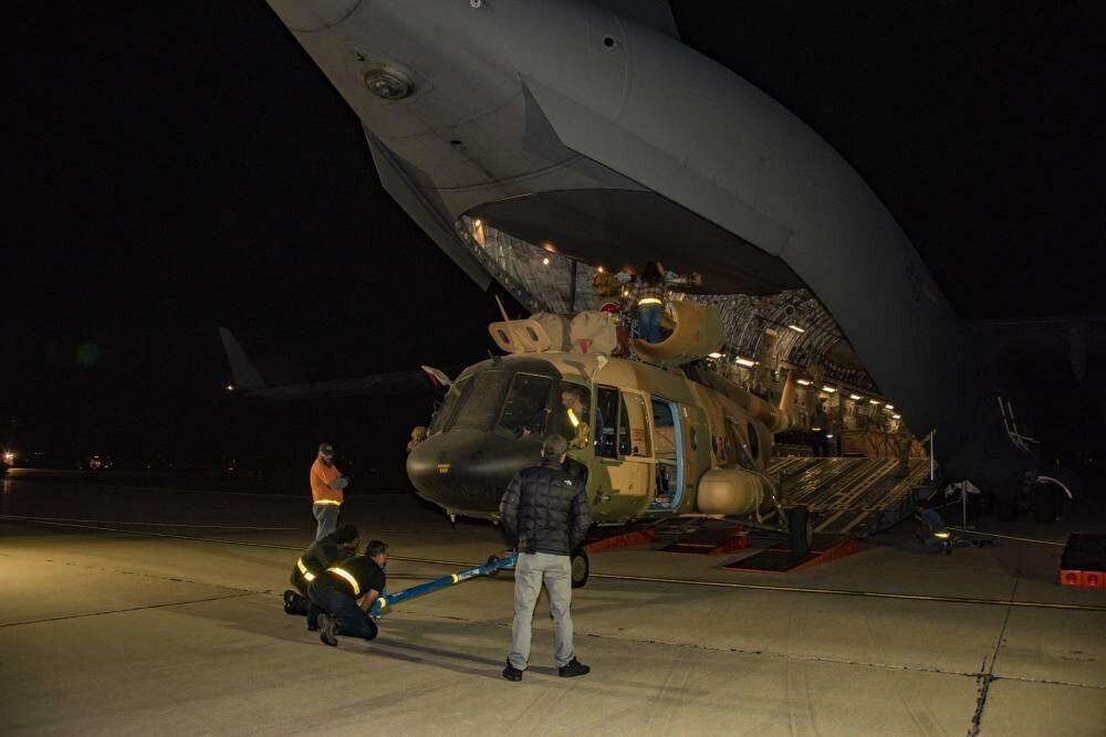 Завантаження Мі-17 для відправки в Україну