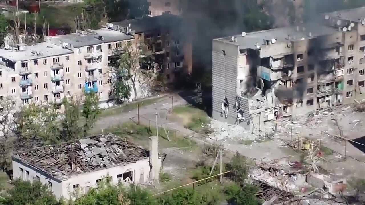 Так сейчас выглядит Лисичанск, где ВСУ держат оборону от оккупантов: видео с высоты птичьего полета