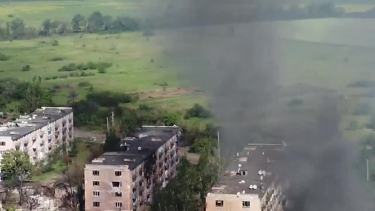 Так зараз виглядає Лисичанськ, де ЗСУ тримають оборону від окупантів: відео з висоти пташиного польоту