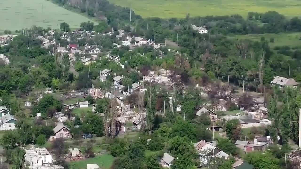 Так зараз виглядає Лисичанськ, де ЗСУ тримають оборону від окупантів: відео з висоти пташиного польоту