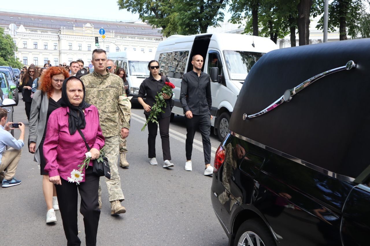 В Киеве проходит церемония прощания с Романом Ратушным