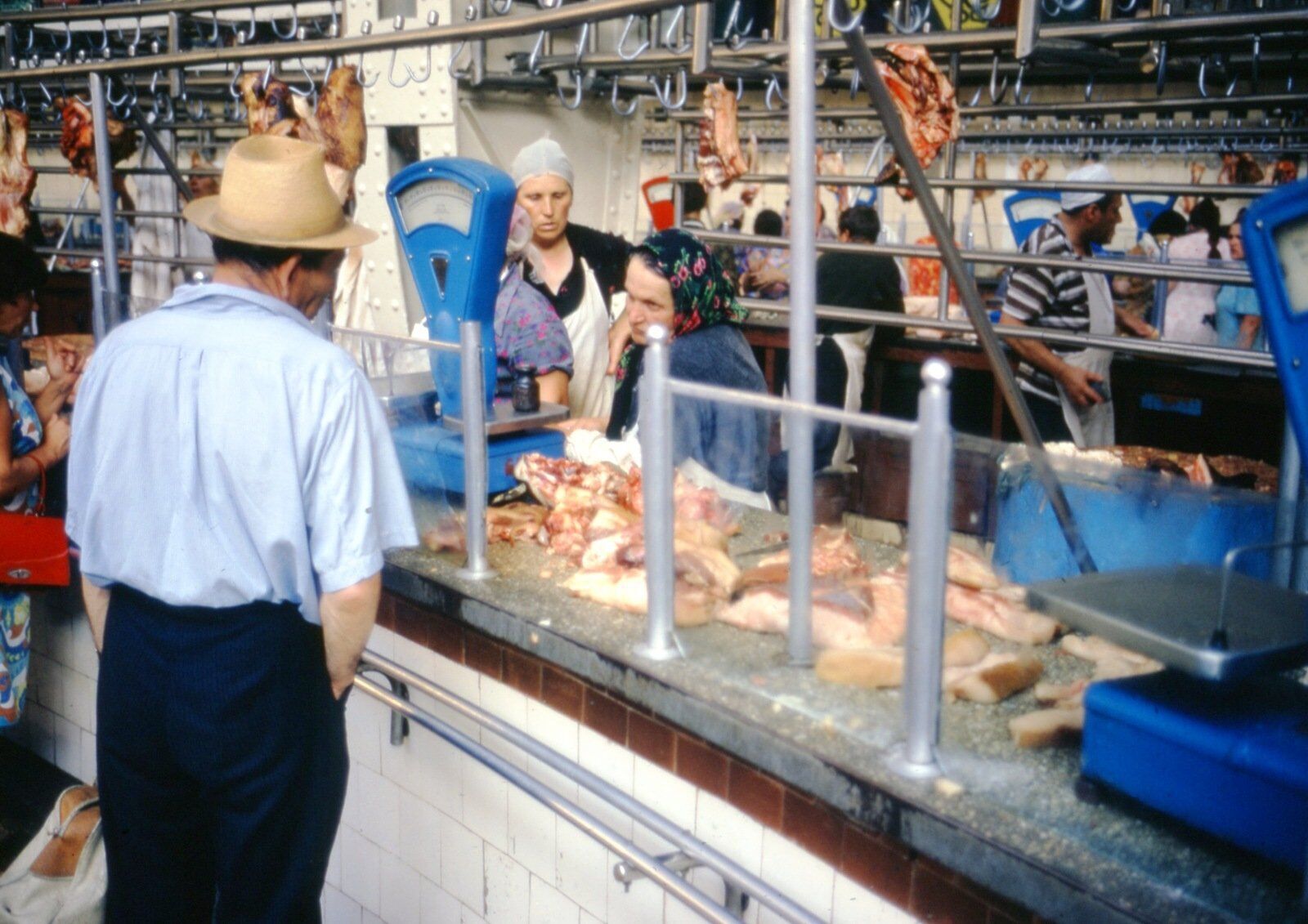 В сети показали, сколько стоили продукты на Бессарабском рынке в Киеве в 1972 году. Уникальные фото