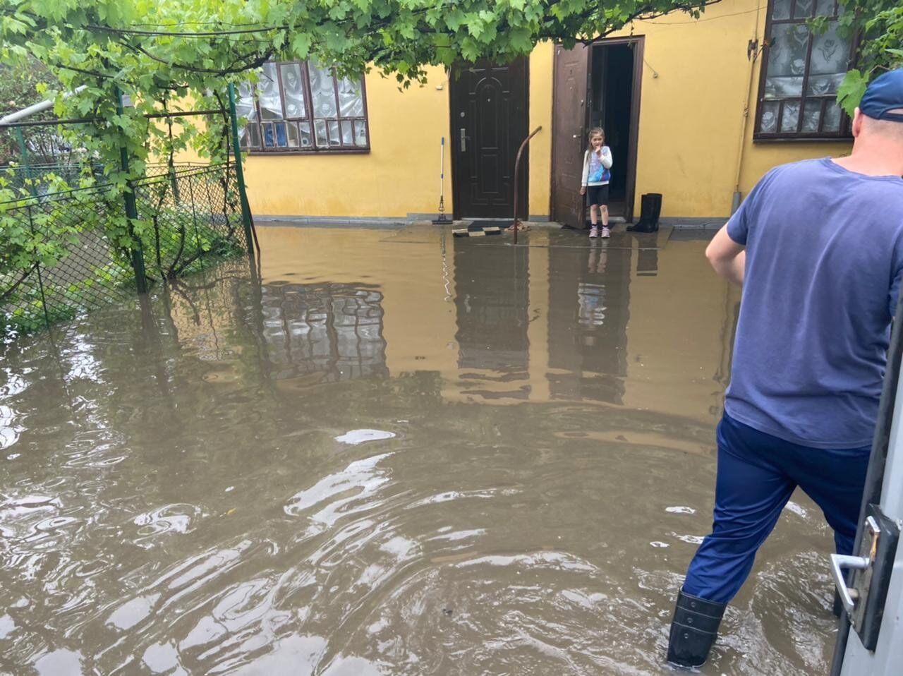 Подтопленная улица в Ивано-Франковске
