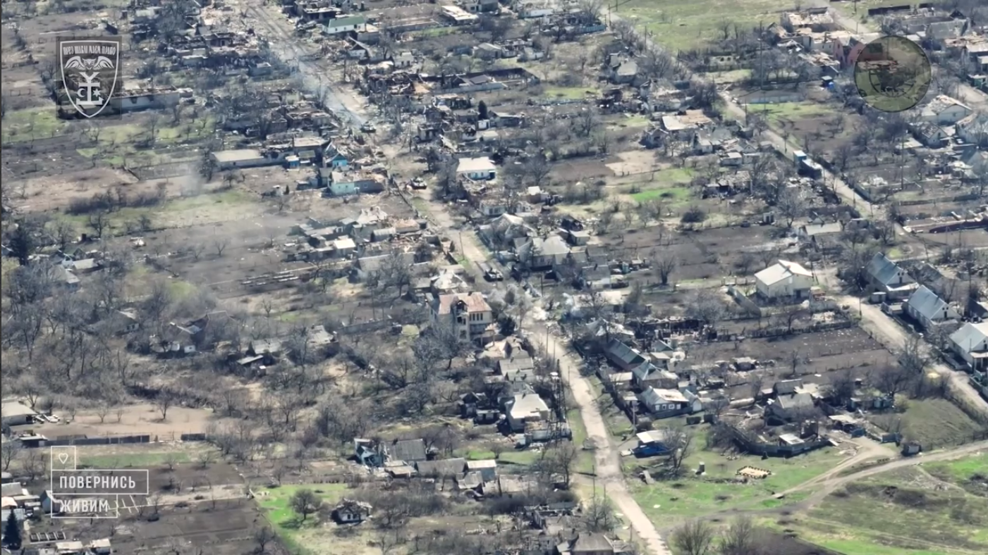 Російські танки на вулицях української Мар'їнки