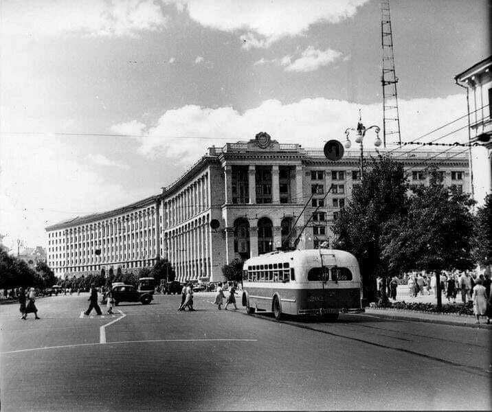 Хрещатик у районі Майдану Незалежності.