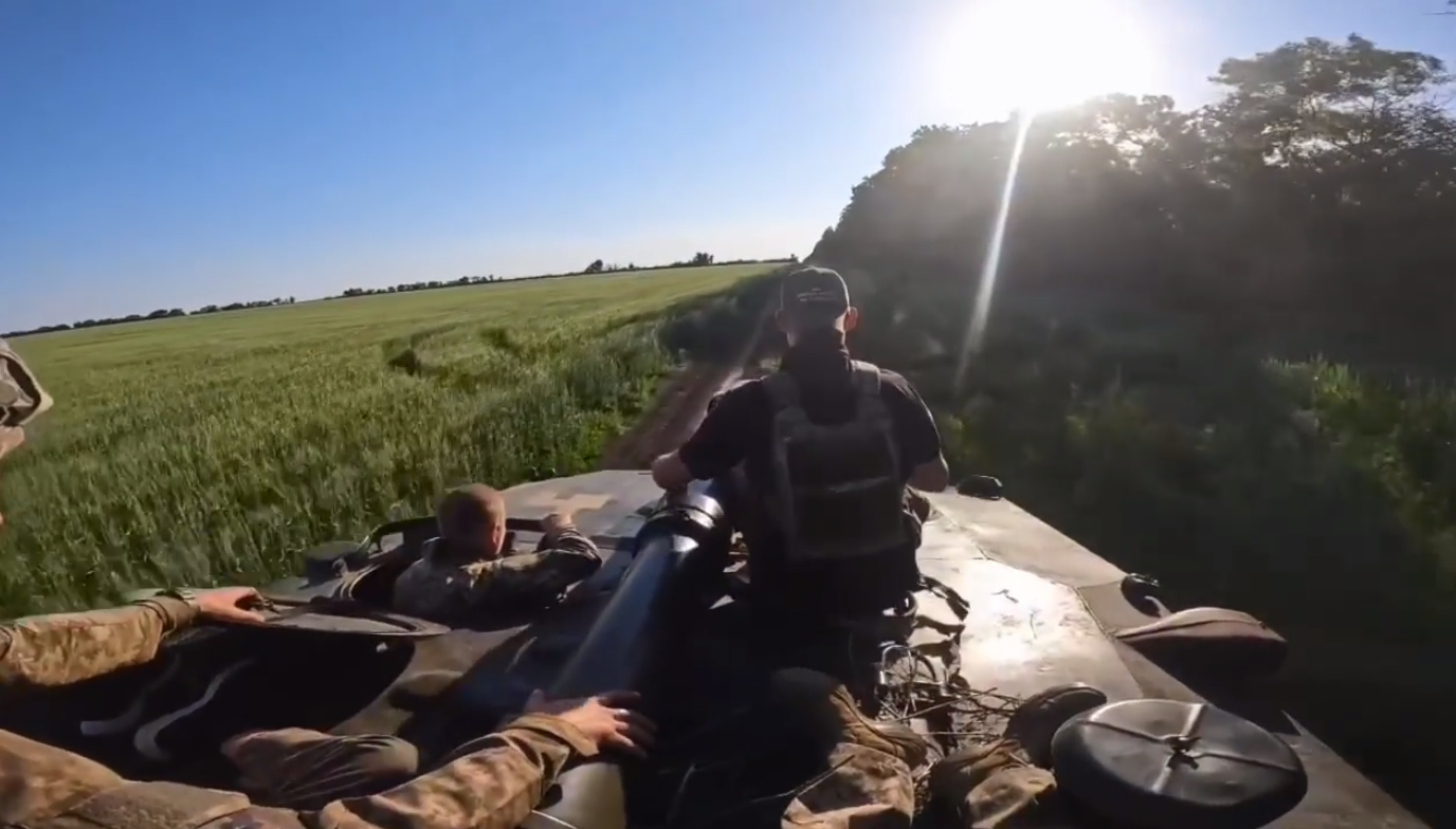 Українські воїни їдуть на "полювання"