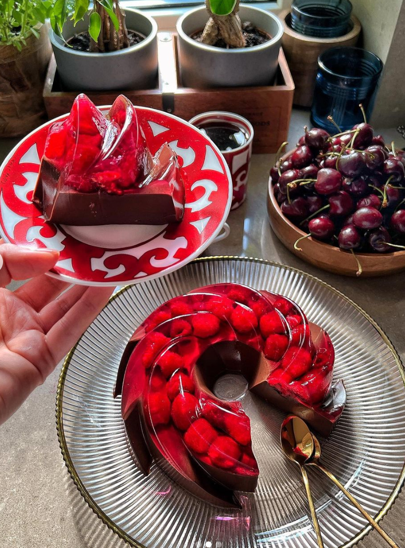 Идеальный летний десерт с ягодами.