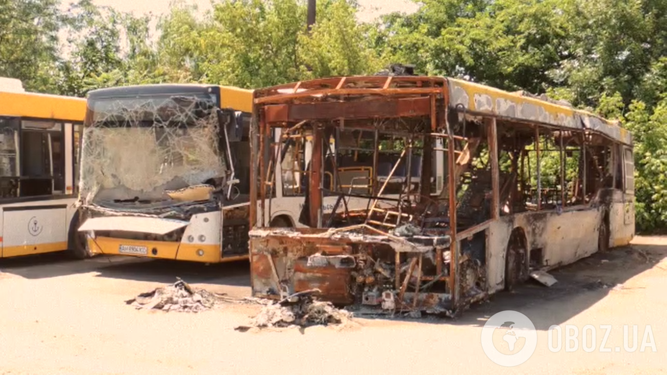 Російські окупанти подарували Маріуполю 10 вживаних автобусів замість зруйнованих ними 130 нових