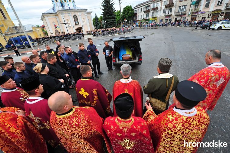 На Тернопільщині з почестями поховали загиблого захисника "Азовсталі" Данила Сафонова