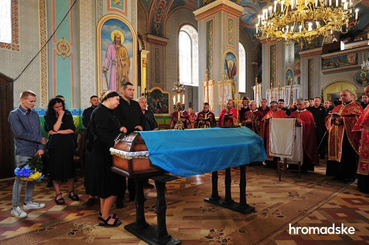 На Тернопільщині з почестями поховали загиблого захисника "Азовсталі" Данила Сафонова