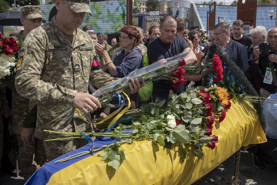 У загиблого захисника України залишилися дружина та троє дітей.