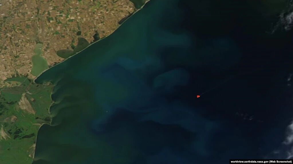 Пожежа на бурових платформах у Чорному морі, знімок від 21 червня 2022 року