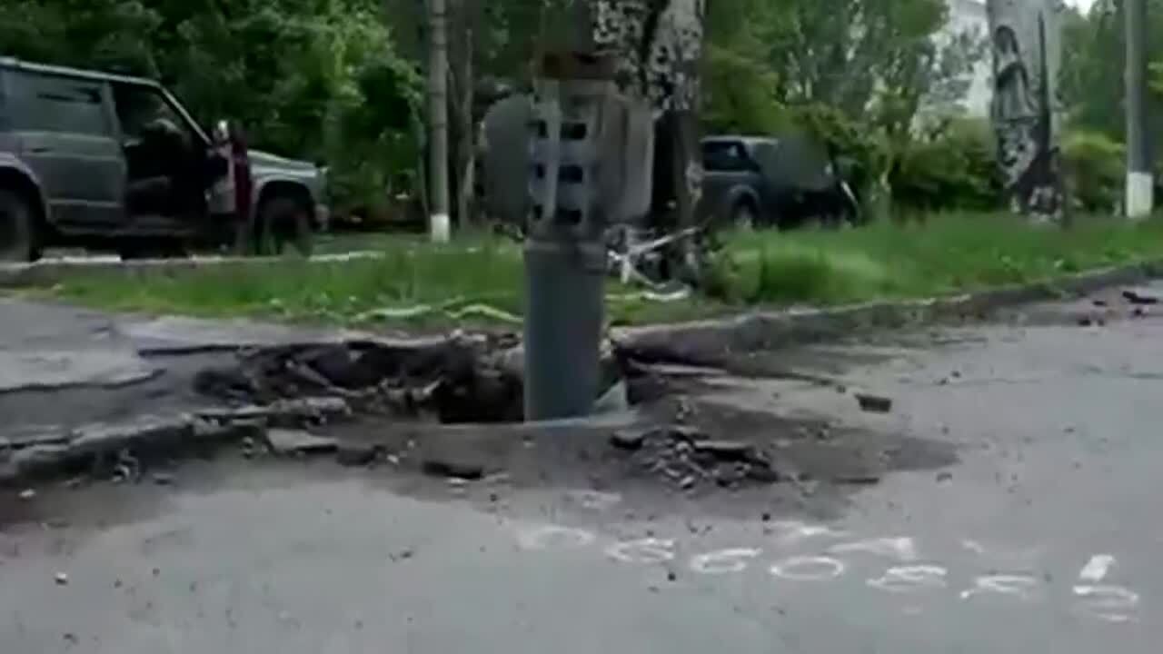 Оккупанты накрывают огнем целые кварталы: в сети показали разрушение в Лисичанске. Видео