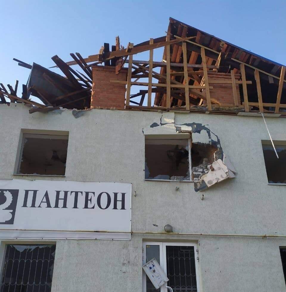 Разрушенное в результате обстрелов здание