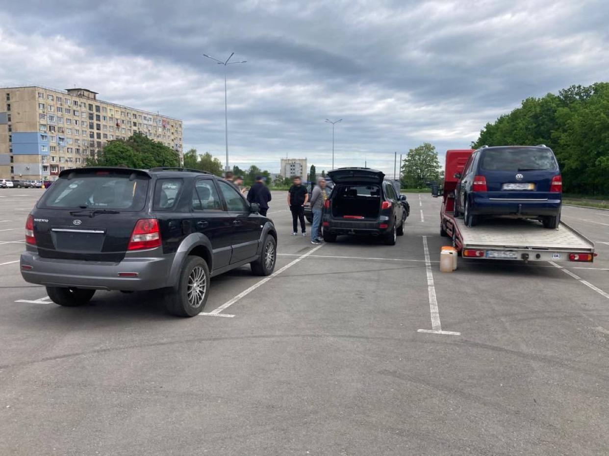 Подозреваемый доставил "гуманитарные" автомобили для продажи в Кропивницком