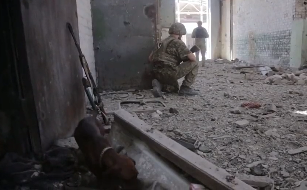 В сети показали фрагмент боя украинских воинов с оккупантами в Северодонецке