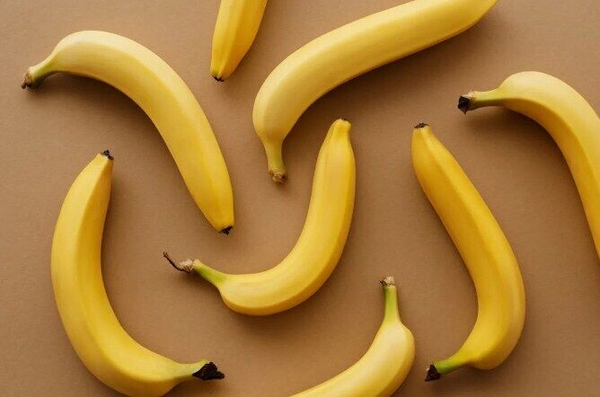 Десерт з бананом