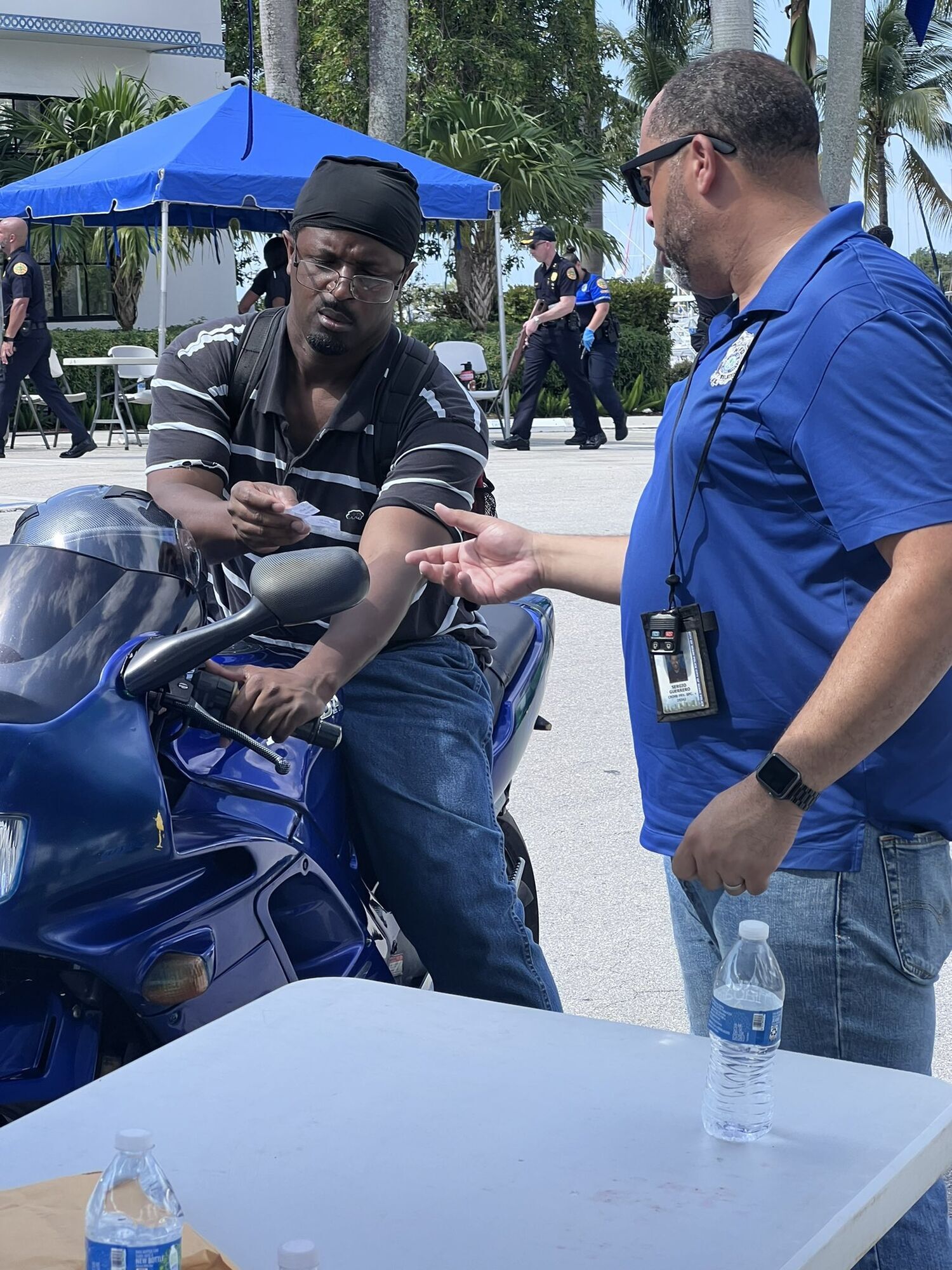 Поліція Маямі скуповувала навіть заборонену зброю