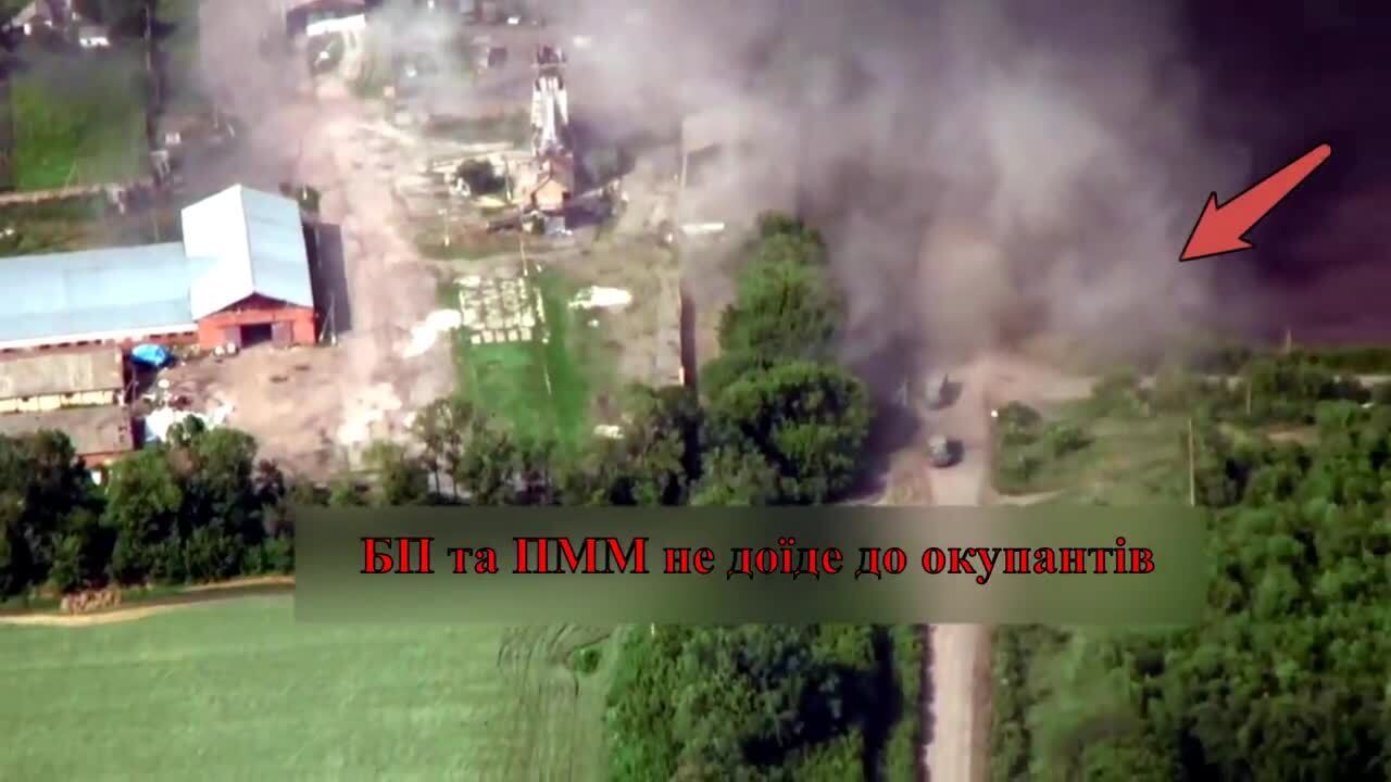 Украинские артиллеристы отправили в утиль колонну вражеской техники с боеприпасами и горючим. Видео
