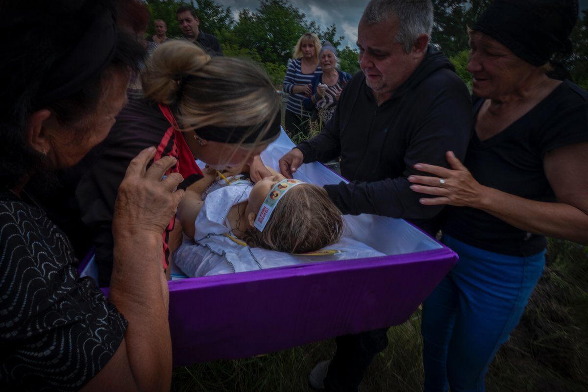 Дівчинку поховали в рідному селі