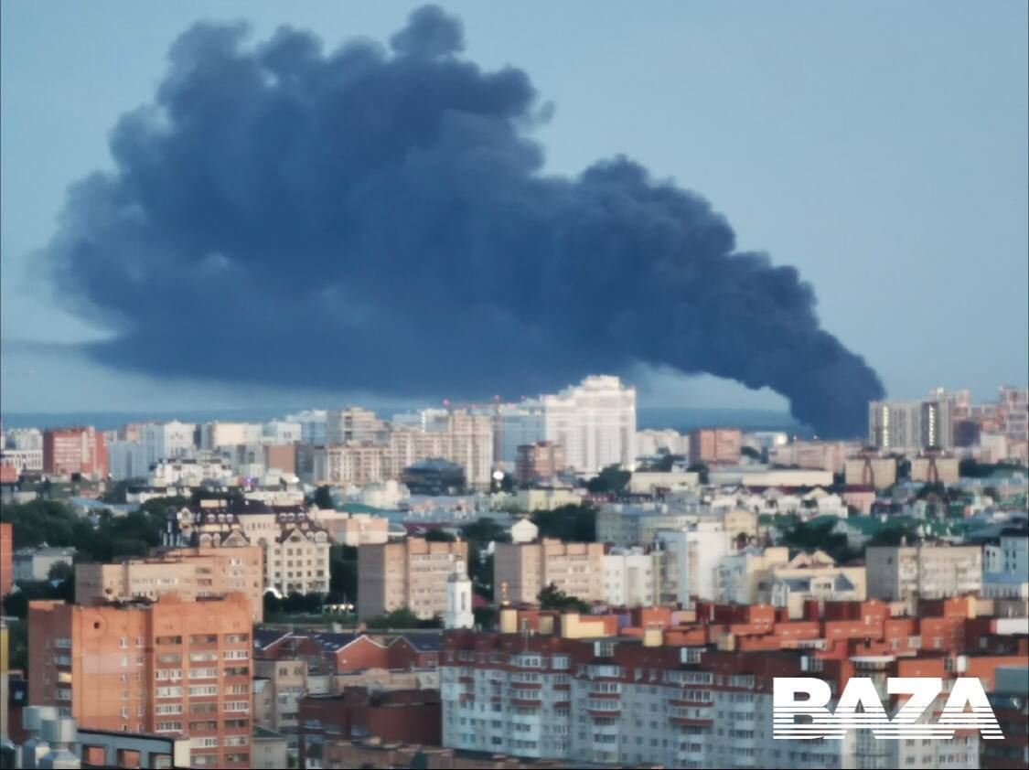 В России разбился военный самолет, борт охватил сильный пожар: есть погибшие