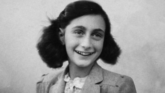 Google присвятив дудл трагічному щоденнику жертви Голокосту Анни Франк