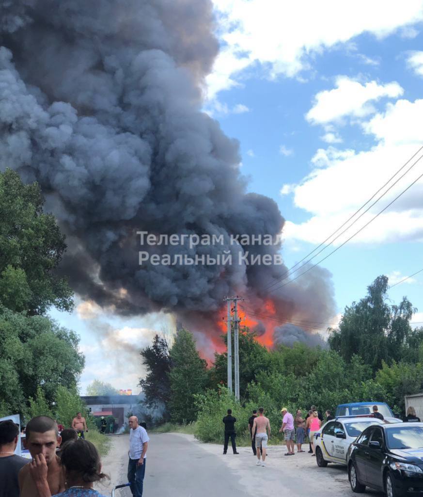 Пожежа стрімко розгоряється