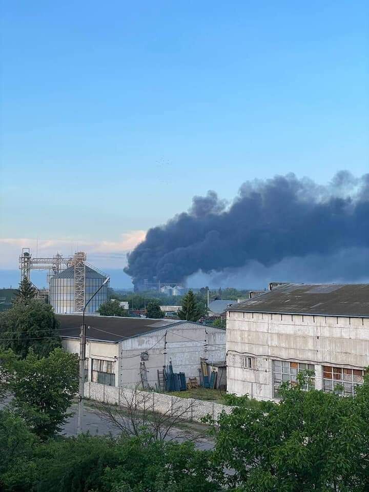 В Сватово горит военный склад оккупантов