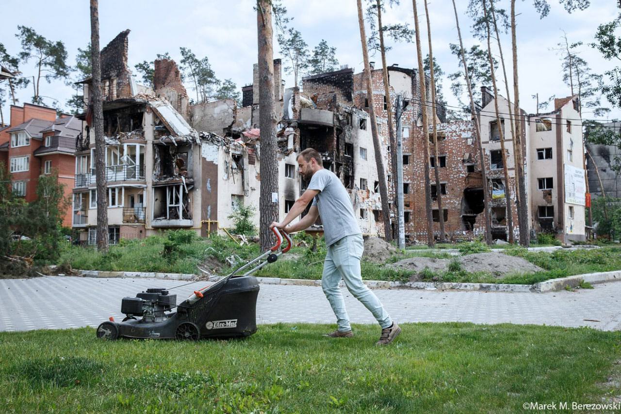 Владимир Зеленский показал, как украинцы вместе идут к победе