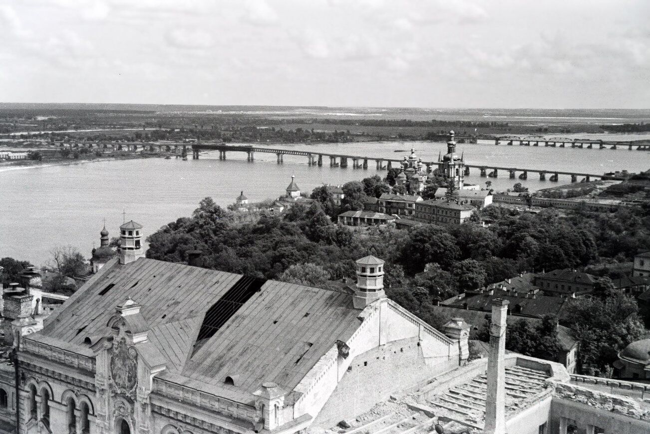 У мережі показали, як виглядала Києво-Печерська лавра та лівий берег Києва 1942-го року. Фото