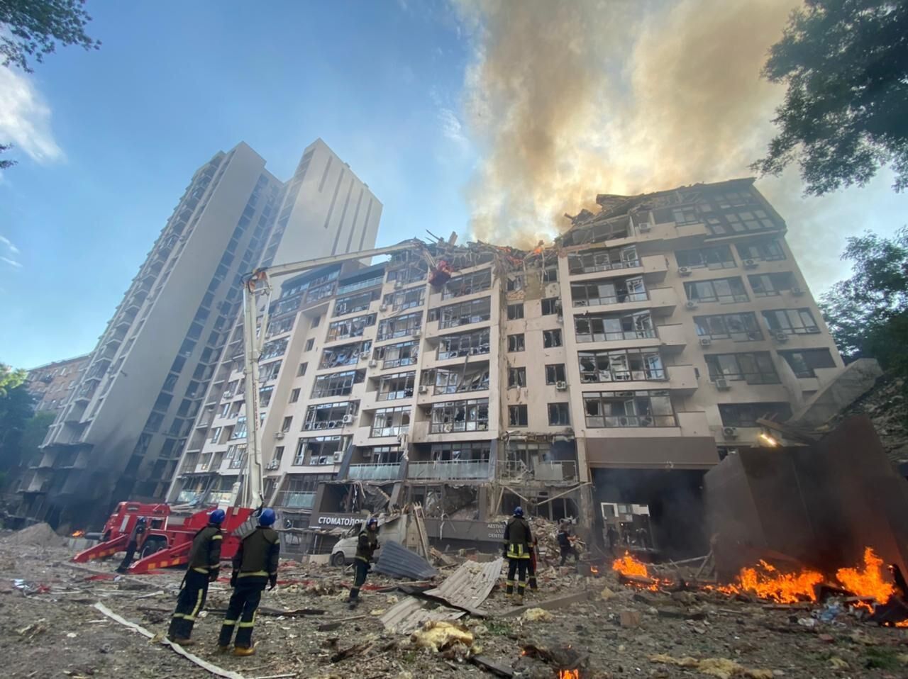 Последствия ракетного удара по Киеву.